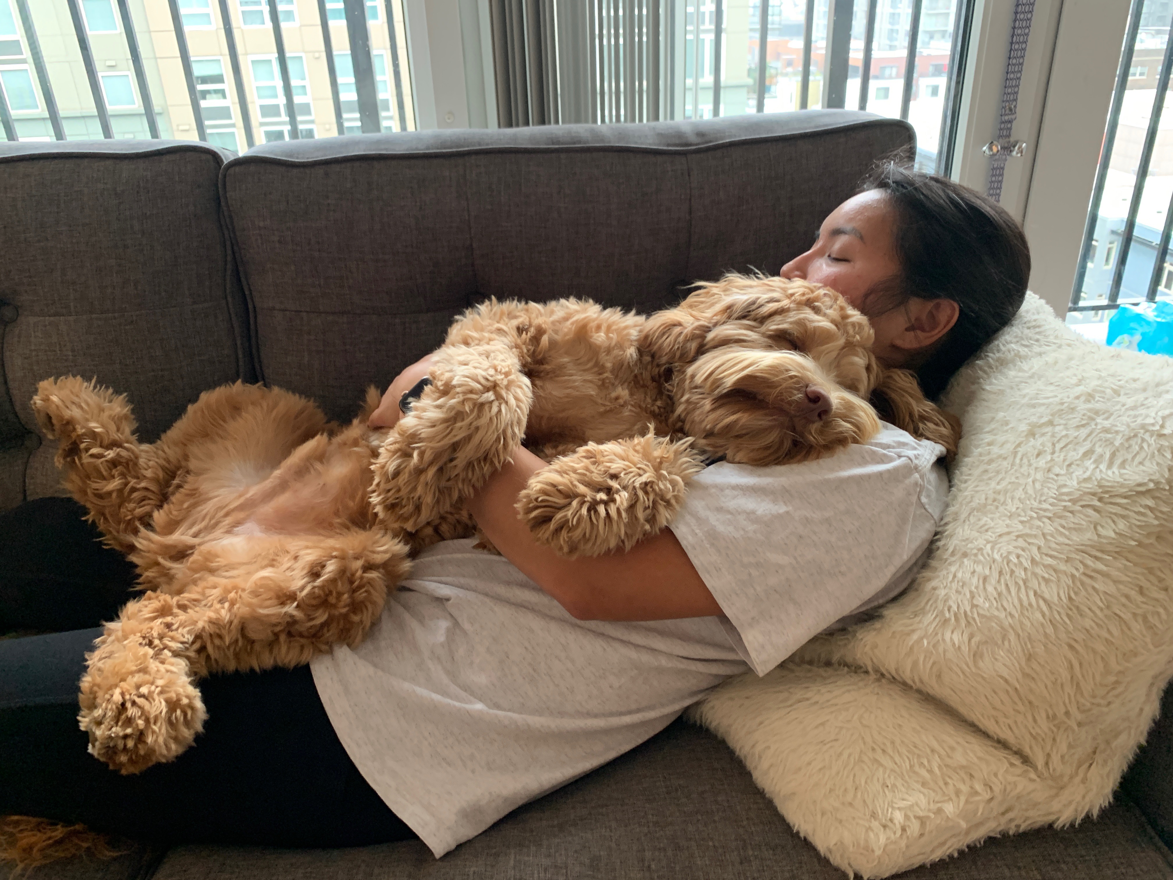 Ollie spread eagle on momma